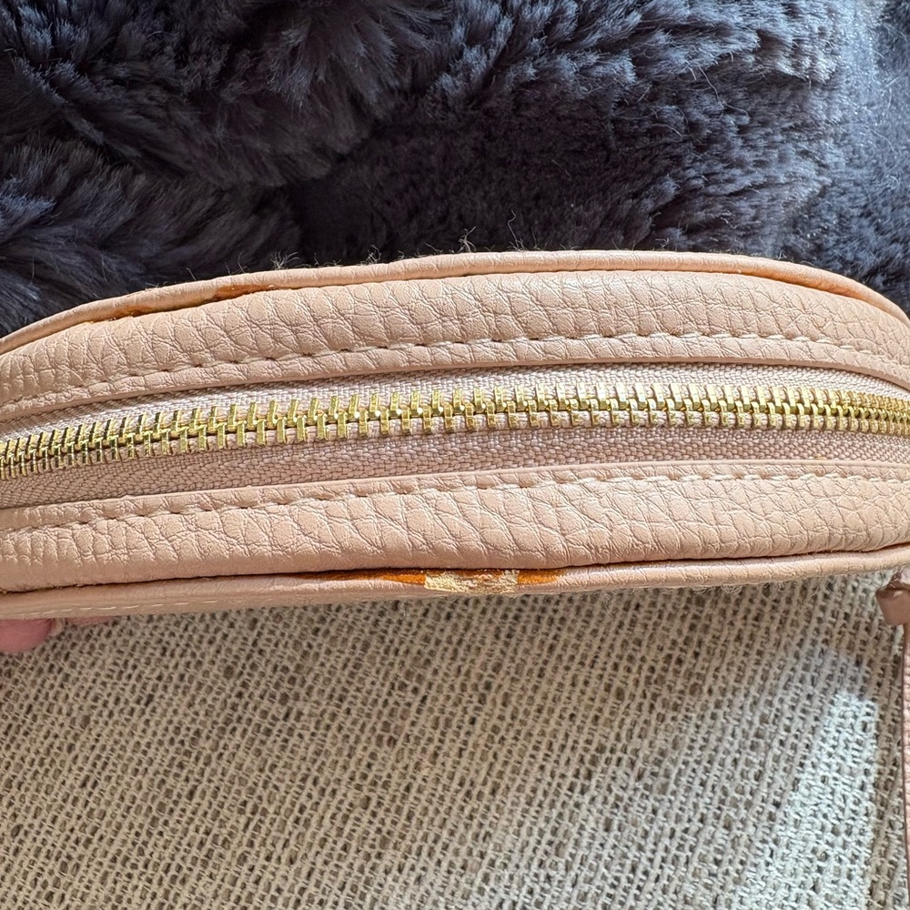 CHLOE, 💯 Authentic Pink Leather Logo Embossed Cosmetic Bag - Picture 15 of 16